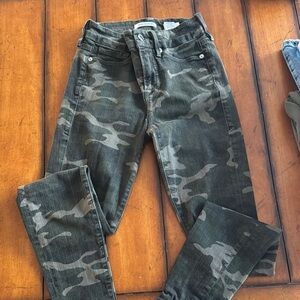 Good American Camouflage Women's Jeans